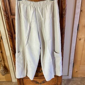 Bryn Walker Womens linen cropped pants. Size L. New without tags.